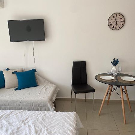 Admiral Plaza Aparthotel Pantai Sunny Bagian luar foto