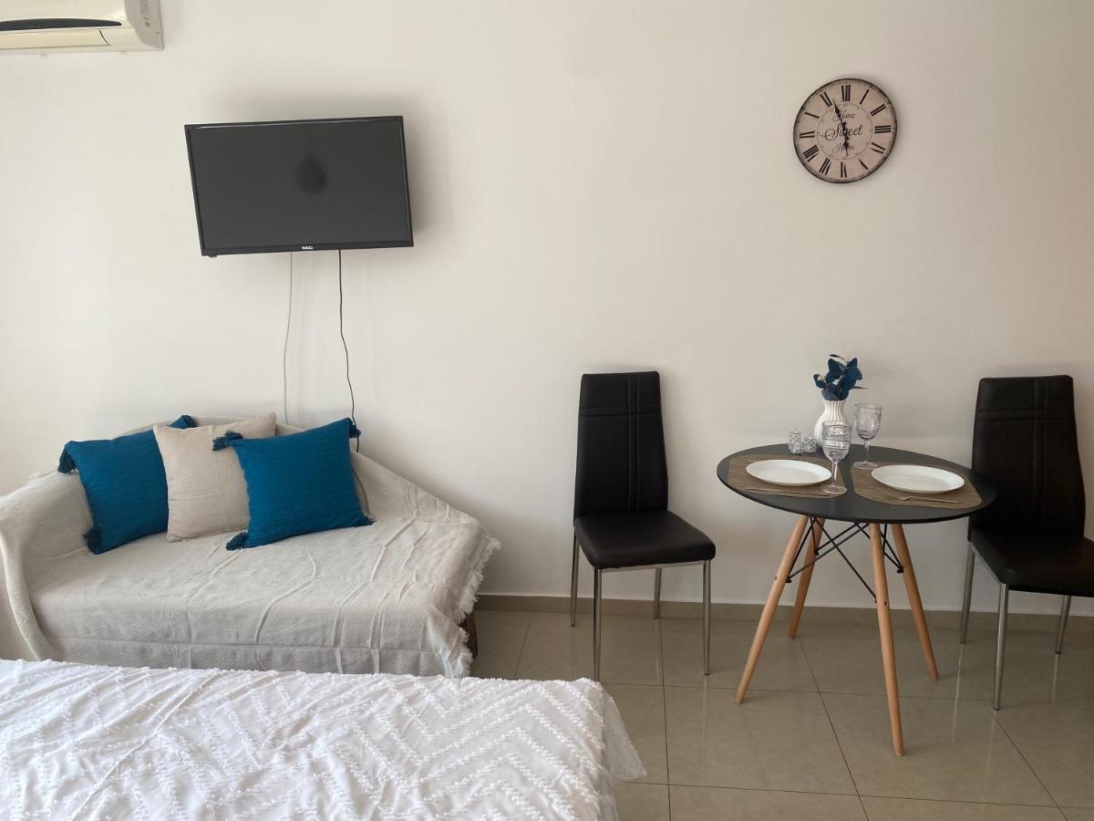 Admiral Plaza Aparthotel Pantai Sunny Bagian luar foto