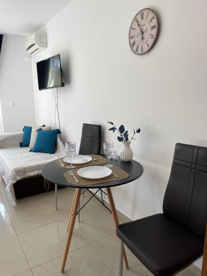Admiral Plaza Aparthotel Pantai Sunny Bagian luar foto