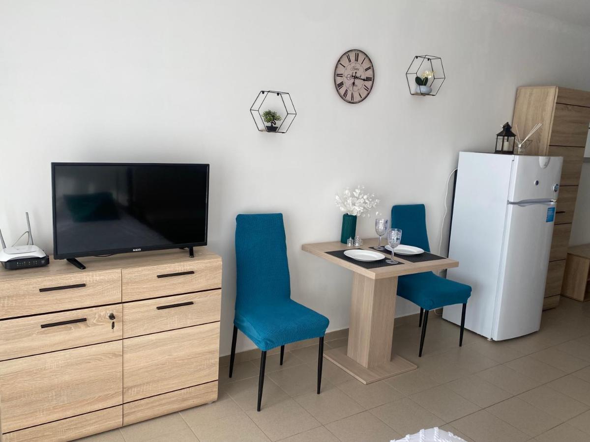 Admiral Plaza Aparthotel Pantai Sunny Bagian luar foto
